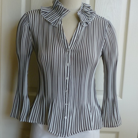 Sunny Leigh - Ruffle Collar - Crinkle Blouse - Picture 1 of 8
